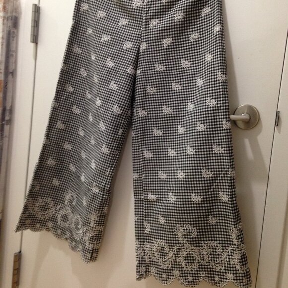 5/$15| Unused Cute Embroidered Like Floral Scallop Hem Wide Leg Back Zippered P… - Picture 2 of 16